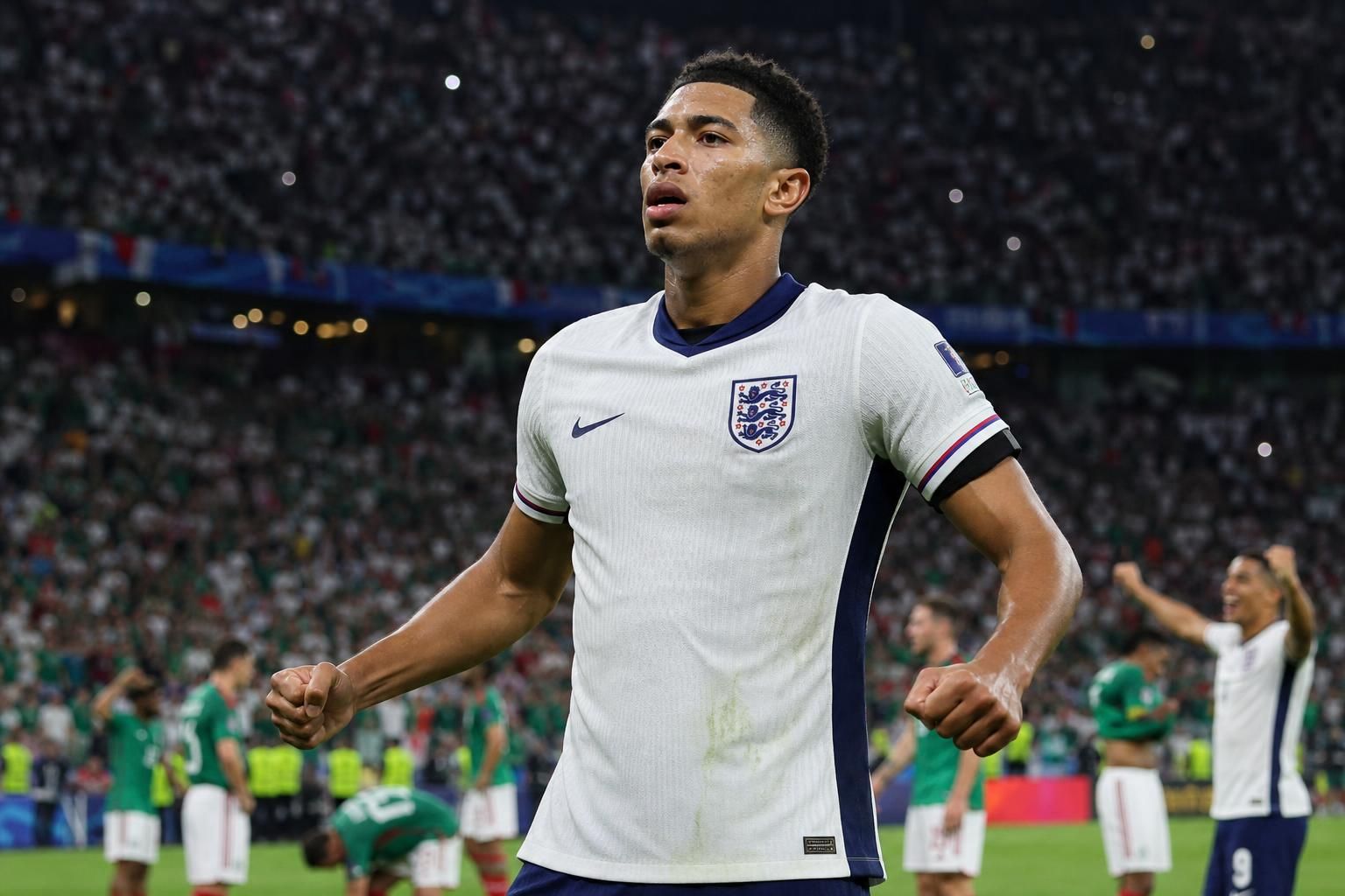 Jude Bellingham viert voor Engeland tijdens een intense WK-match tegen Mexico