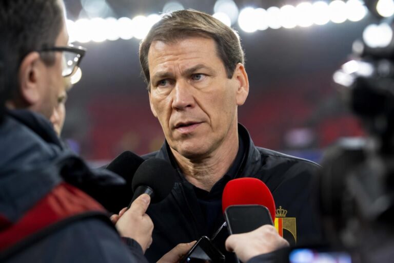 Rudi Garcia tijdens een gespannen persmoment bij de Rode Duivels