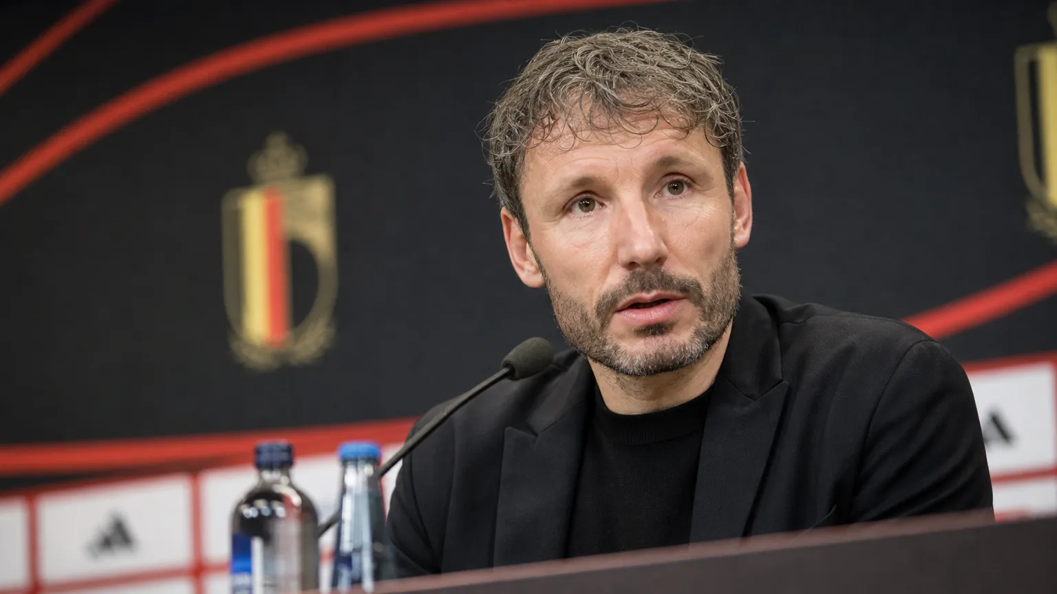 Mark van Bommel tijdens een persmoment rond zijn rol bij de Rode Duivels