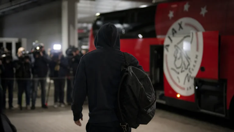 Transfercontext rond Tolu Arokodare bij Ajax na zijn huurdeal met aankoopoptie.