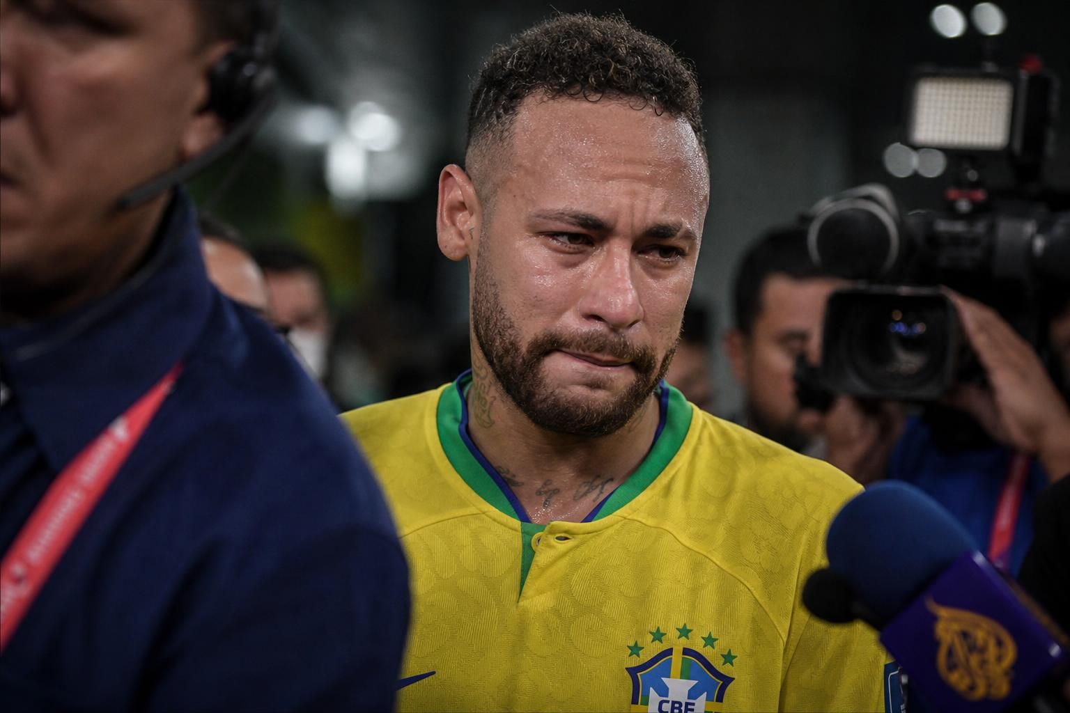 Neymar in Braziliaans shirt na een teleurstellend WK-moment