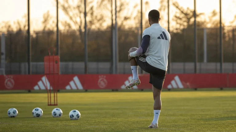 Rayane Bounida werkt bij Ajax aan zijn herstel na een opvallende Instagram-update