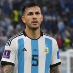 Leandro Paredes in het shirt van Argentinië tijdens een WK-wedstrijd