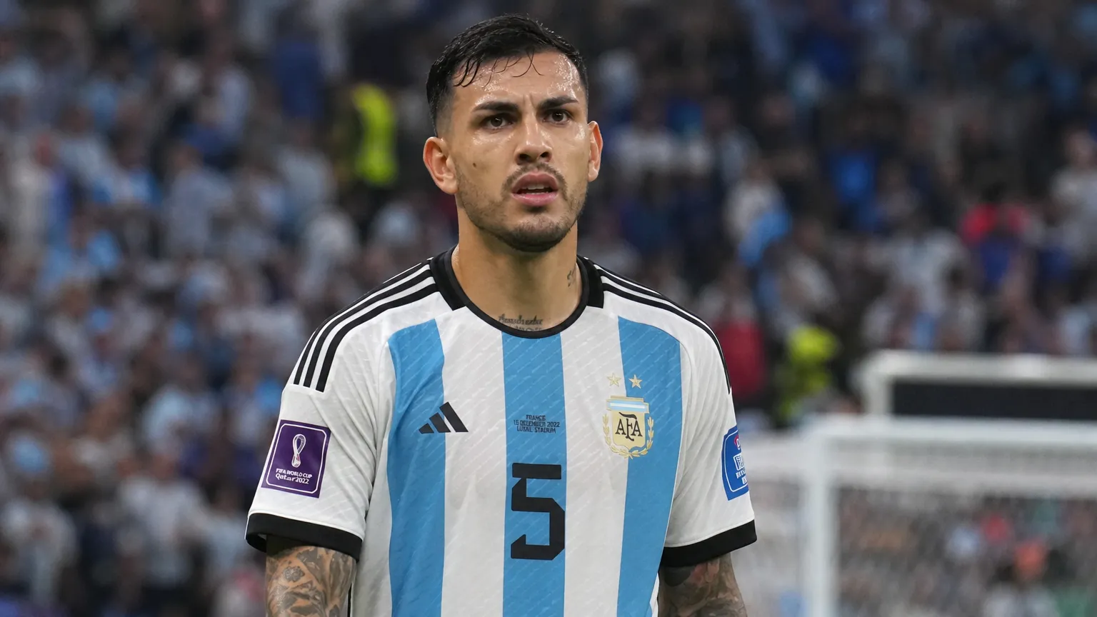 Leandro Paredes in het shirt van Argentinië tijdens een WK-wedstrijd