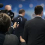 Gespannen internationale voetbalvergadering rond FIFA en UEFA zonder herkenbare gezichten
