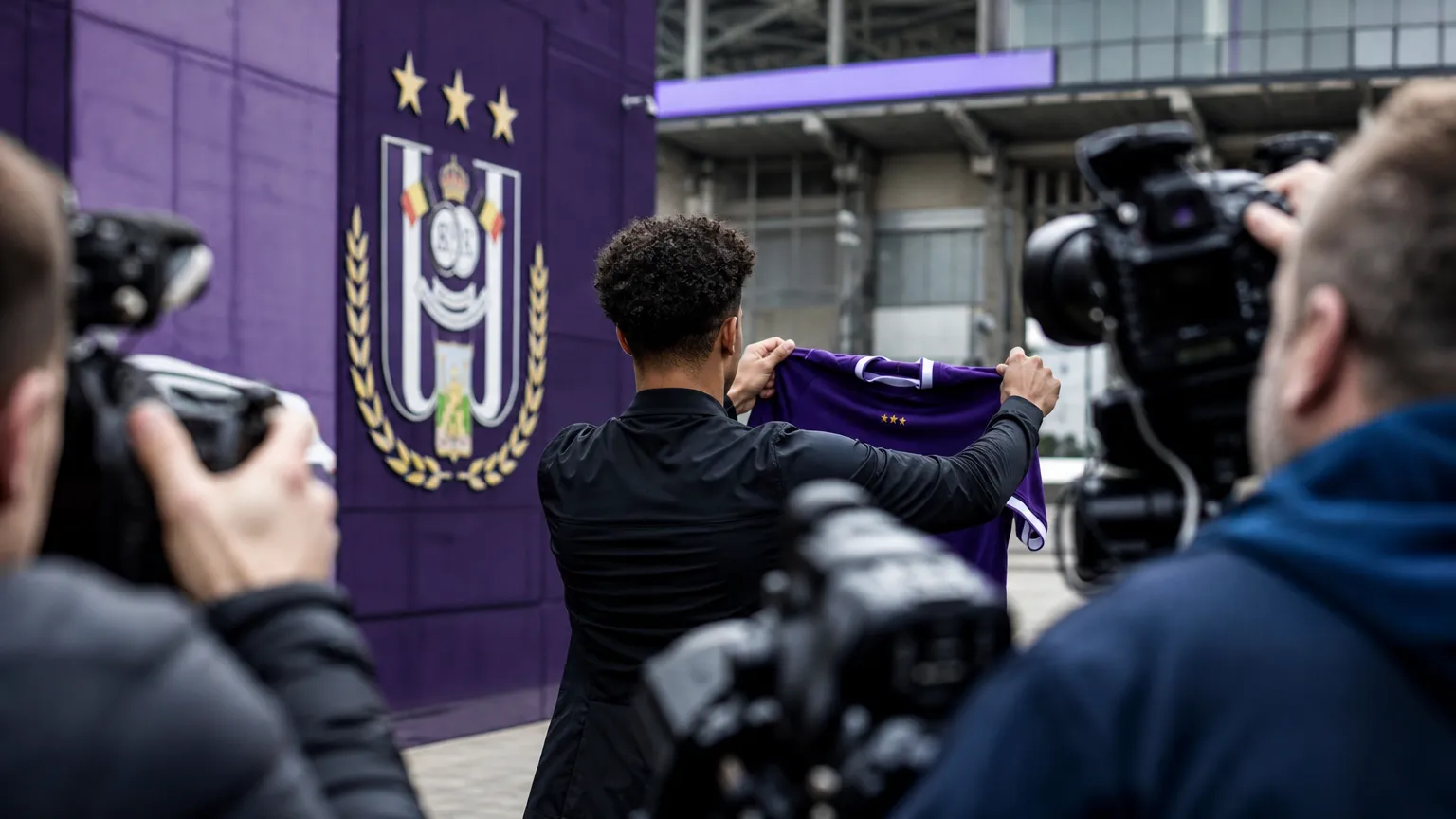 Transfercontext rond RSC Anderlecht bij het Lotto Park na de komst van Oliver Antman