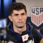 Christian Pulisic spreekt in een perscontext voor de Verenigde Staten richting de match tegen de Rode Duivels