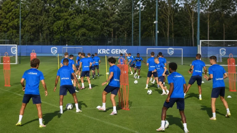 Brede training van een groep KRC Genk-spelers op het oefenveld