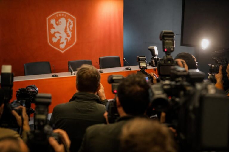 Perscontext rond de zoektocht van de KNVB naar een nieuwe bondscoach voor Oranje