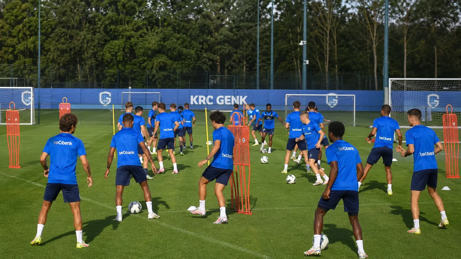 Brede training van een groep KRC Genk-spelers op het oefenveld
