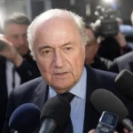 Sepp Blatter tijdens een gespannen persmoment rond FIFA en het WK