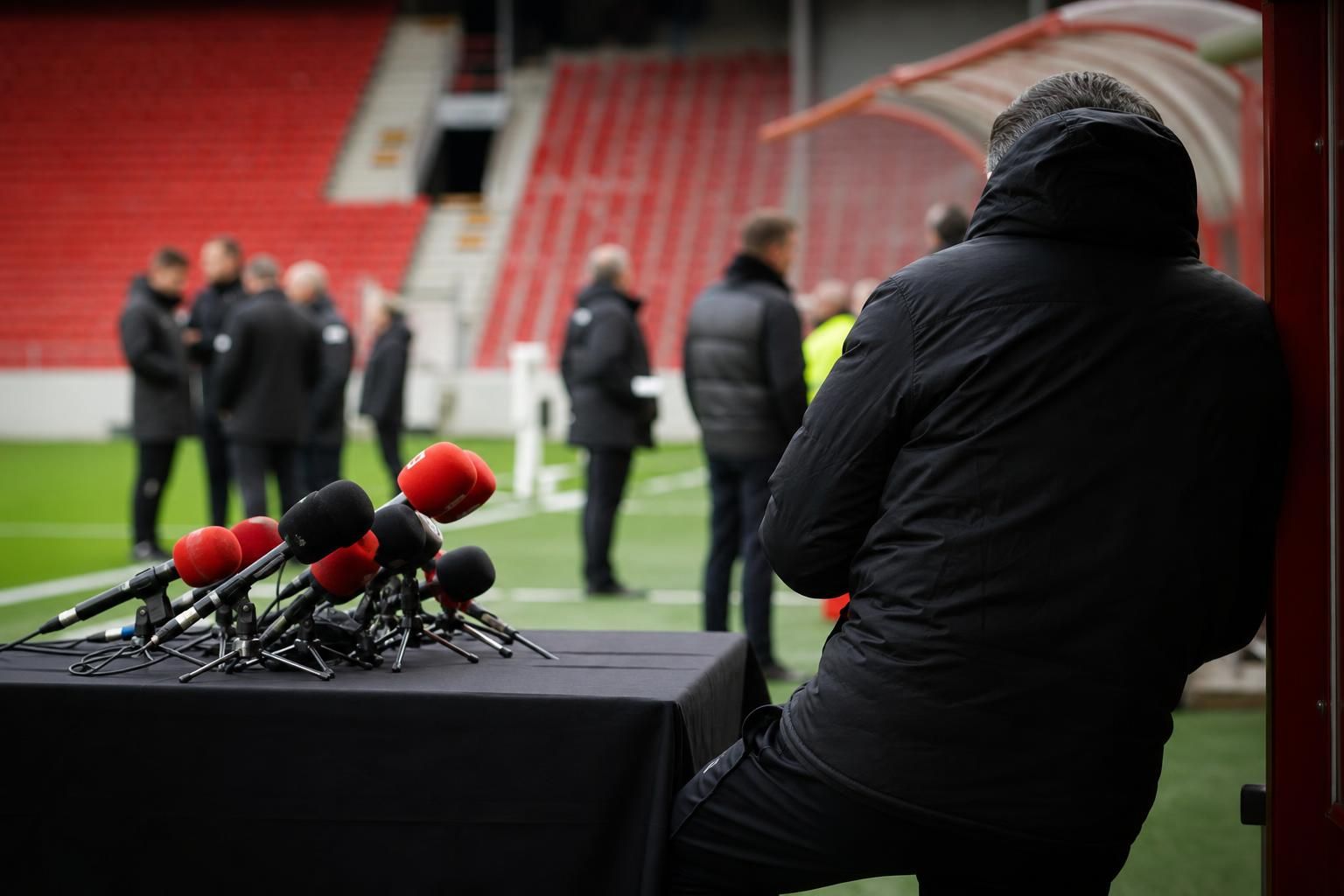 Tense sfeer aan de Bosuil rond Royal Antwerp FC na het vertrek van Joseph Oosting