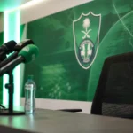 Lege persstoel in voetbalarena bij geruchten over een nieuwe trainer voor Al Ahli