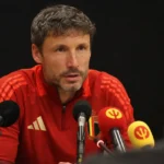 Mark van Bommel tijdens een persmoment als bondscoach van de Rode Duivels