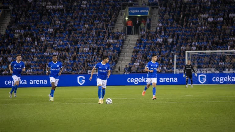 Brede wedstrijdscène van KRC Genk in de Cegeka Arena