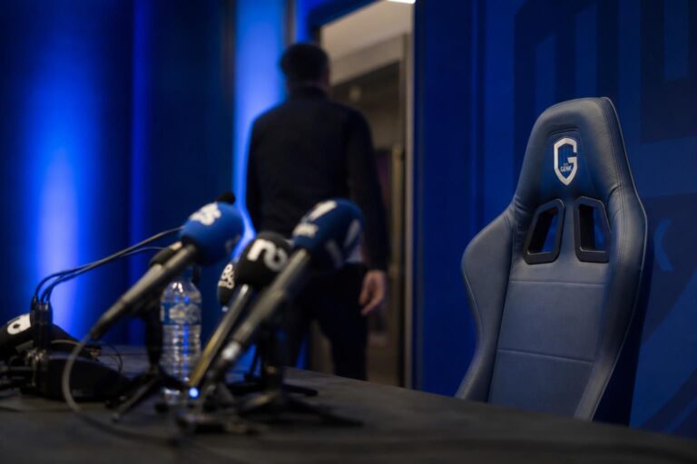 Gespannen persruimte in KRC Genk-context rond de toekomst van Nicky Hayen