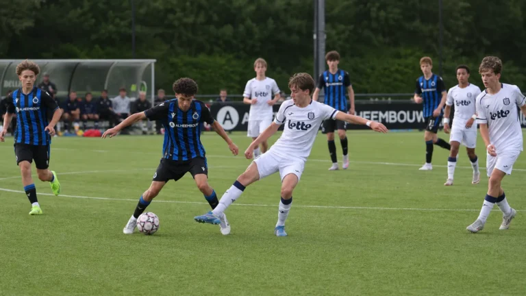 Brede actie tijdens een jeugdwedstrijd van Club Brugge