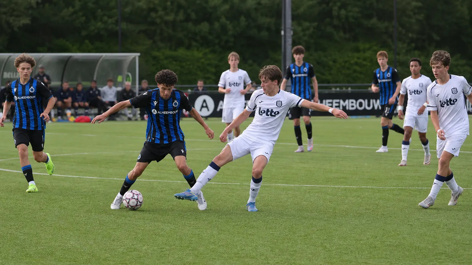 Brede actie tijdens een jeugdwedstrijd van Club Brugge