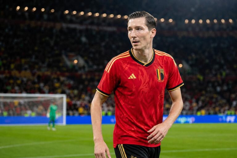 Hans Vanaken in actie bij de Rode Duivels tijdens een internationale wedstrijd