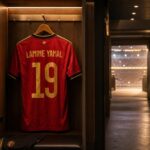 Lamine Yamal dribbelt vanaf de rechterflank tijdens WK 2026.