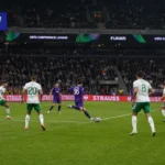 Brede wedstrijdscène met Anderlecht en Hammarby tijdens hun Europese duel