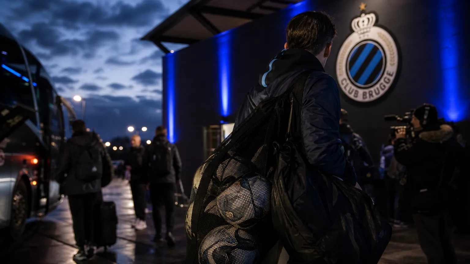Transfercontext rond Club Brugge met focus op jong talent en een vertrek naar Spanje