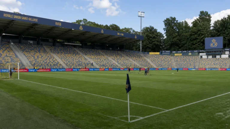 Het Dudenpark tijdens de voorbereidingen op een wedstrijddag van Union