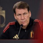 Rudi Garcia in een perscontext bij de Rode Duivels voor de WK-kwartfinale tegen Spanje