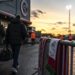 Transfercontext rond Zulte Waregem met stadionomgeving en gespannen sfeer