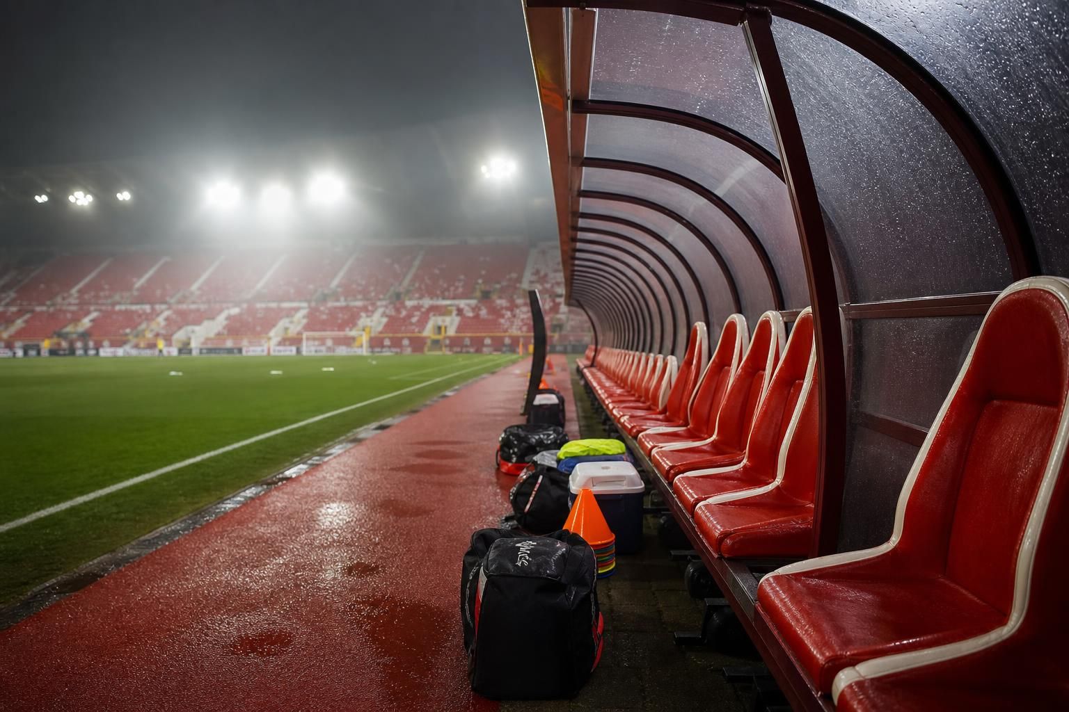 Een gespannen Bosuil-sfeer rond Royal Antwerp FC tijdens een zomer vol veranderingen in de staf.