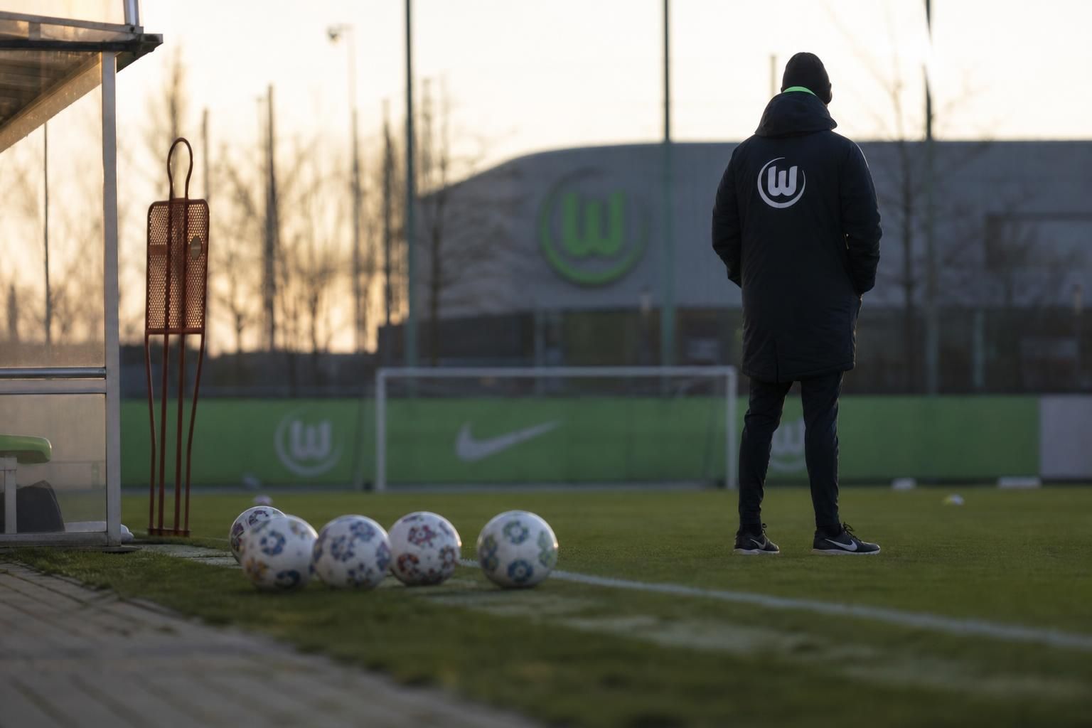 Een stille trainingsomgeving bij VfL Wolfsburg terwijl de toekomst van Christian Eriksen onzeker blijft