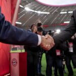 Transferbeeld rond de officiële komst van Ismael Saibari bij Bayern München
