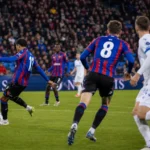 Niet-identificeerbare FC Basel-spelers tijdens een wedstrijd in hun thuisstadion.