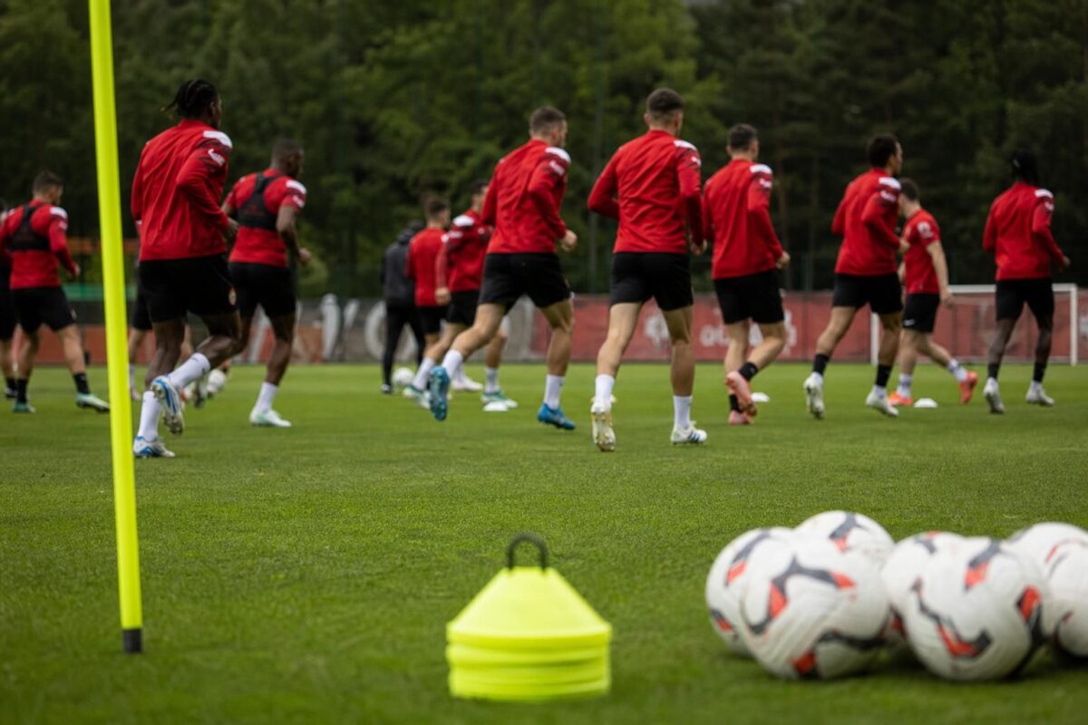 Trainingscontext van Royal Antwerp FC tijdens een zomerstage zonder herkenbare gezichten
