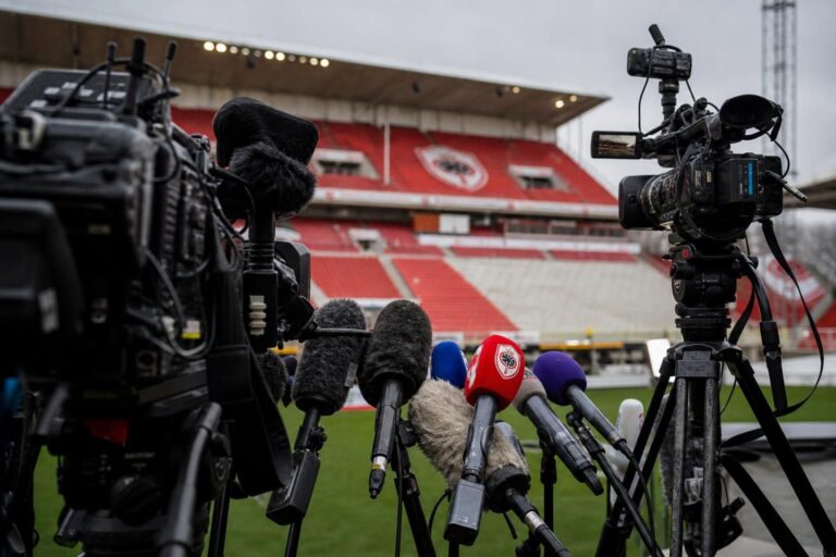 Gespannen sfeer rond Royal Antwerp FC in aanloop naar een financiële deadline