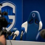Gespannen persomgeving bij KRC Genk tijdens de zoektocht naar een nieuwe trainer