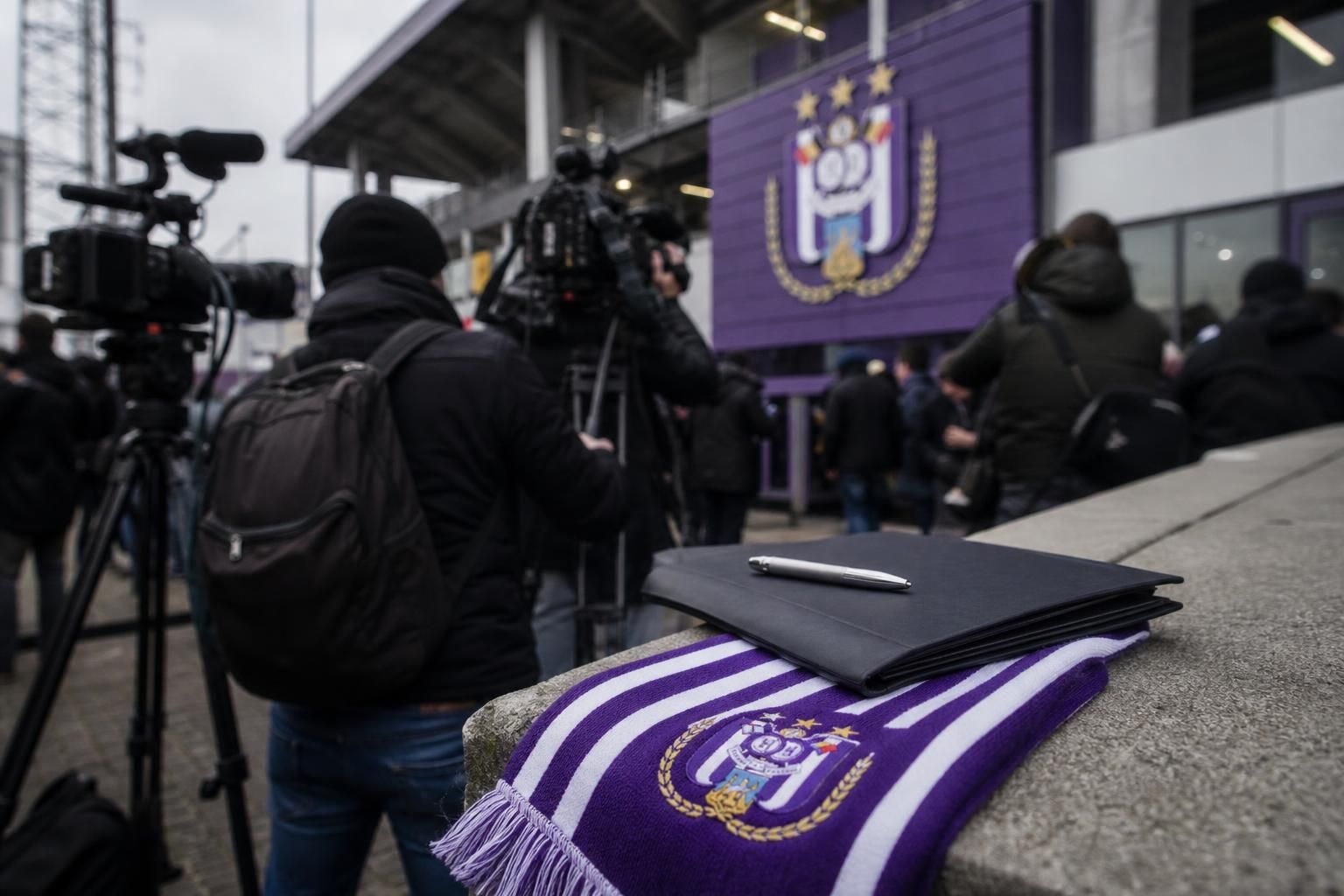 Transfercontext rond RSC Anderlecht tijdens de zoektocht naar flankversterking