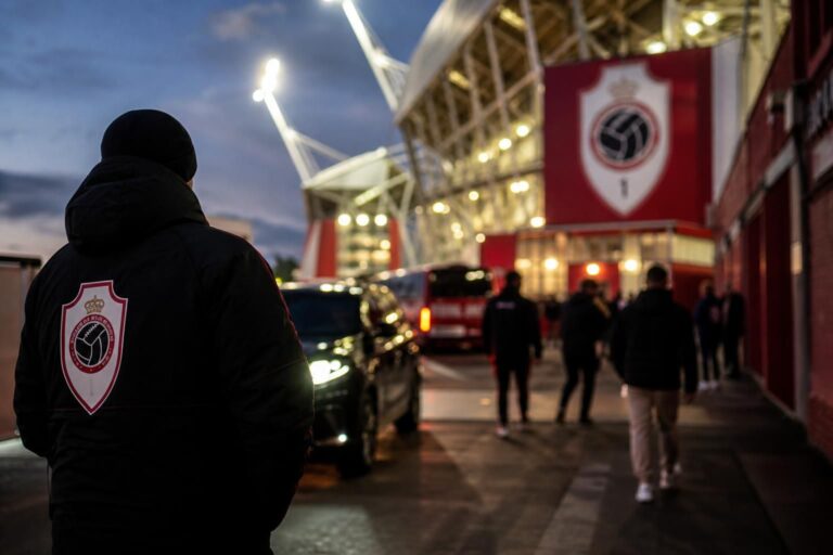 Transfergerichte sfeer aan de Bosuil rond Royal Antwerp FC