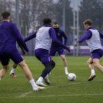 Anderlecht-sfeer op training rond een middenveld in opbouw