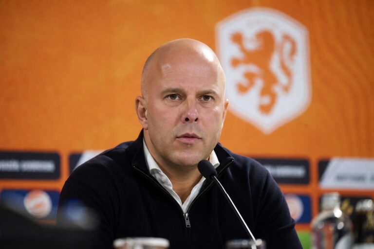 Arne Slot wordt genoemd als mogelijke kandidaat voor de bondscoachfunctie bij Oranje