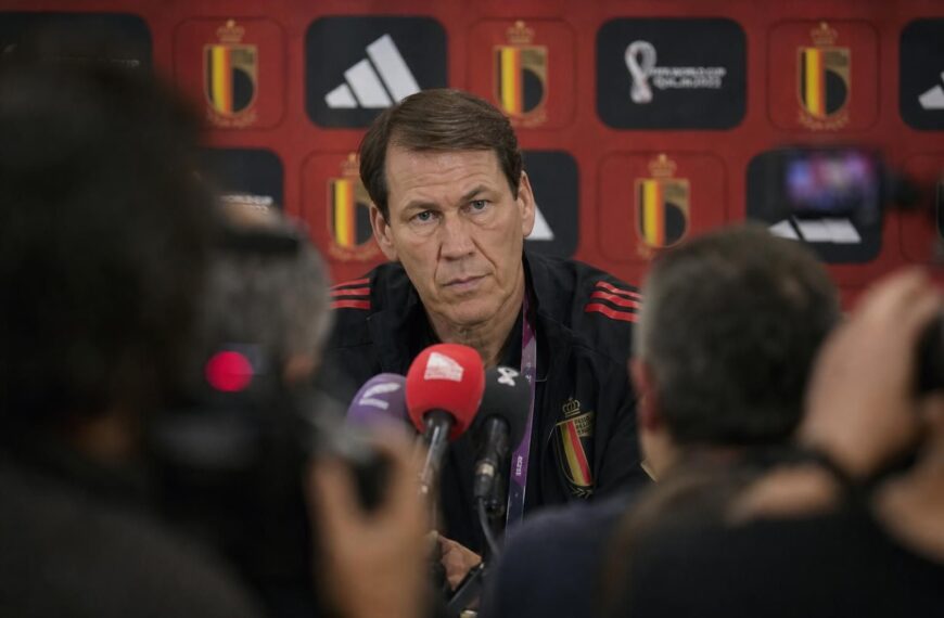 Rudi Garcia tijdens een gespannen persmoment bij de Rode Duivels op het WK