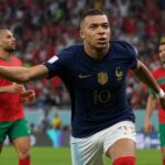 Kylian Mbappé in actie voor Frankrijk tijdens de WK-kwartfinale tegen Marokko
