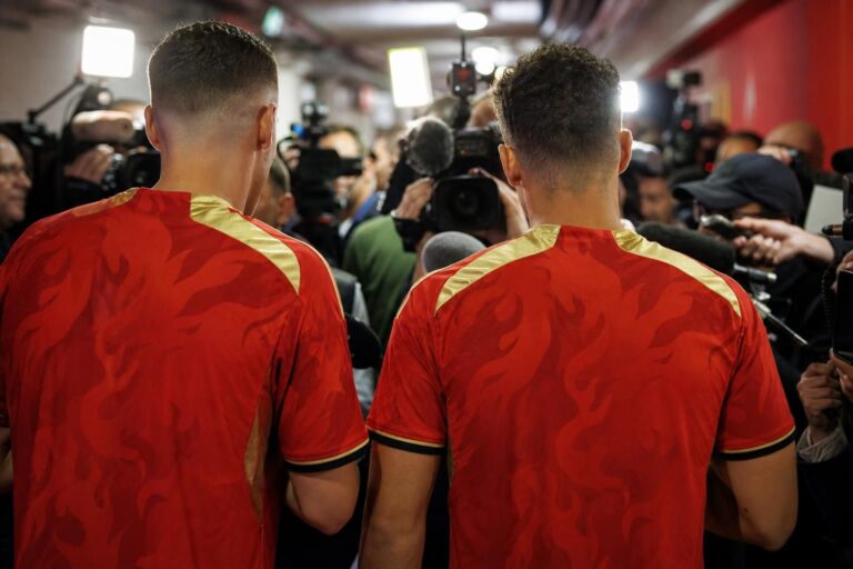 Belgische WK-sfeer met Rode Duivels-shirts en perscamera's zonder herkenbare spelers
