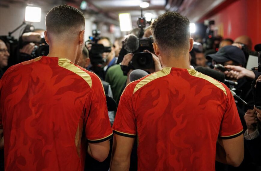 Belgische WK-sfeer met Rode Duivels-shirts en perscamera's zonder herkenbare spelers
