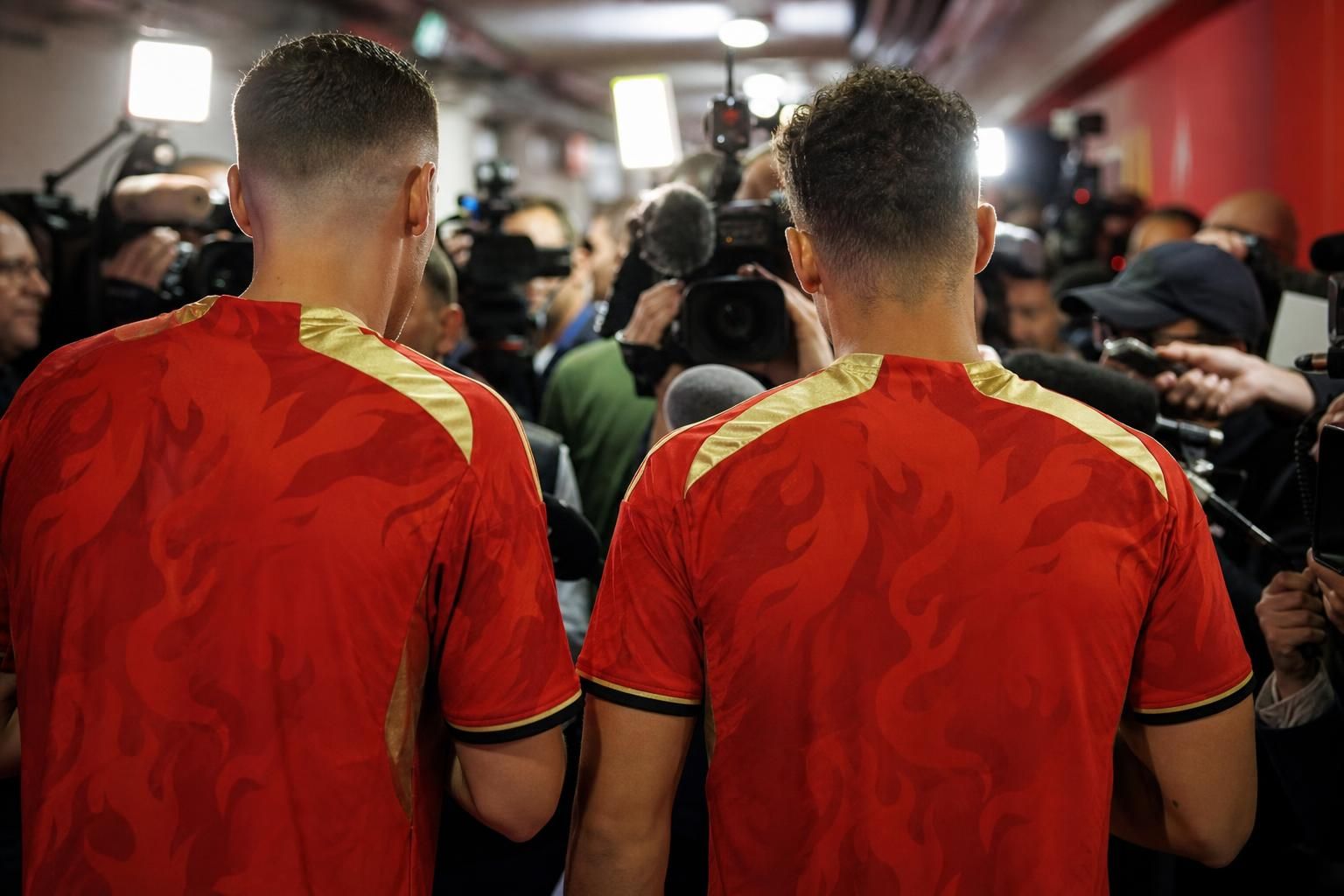 Belgische WK-sfeer met Rode Duivels-shirts en perscamera's zonder herkenbare spelers