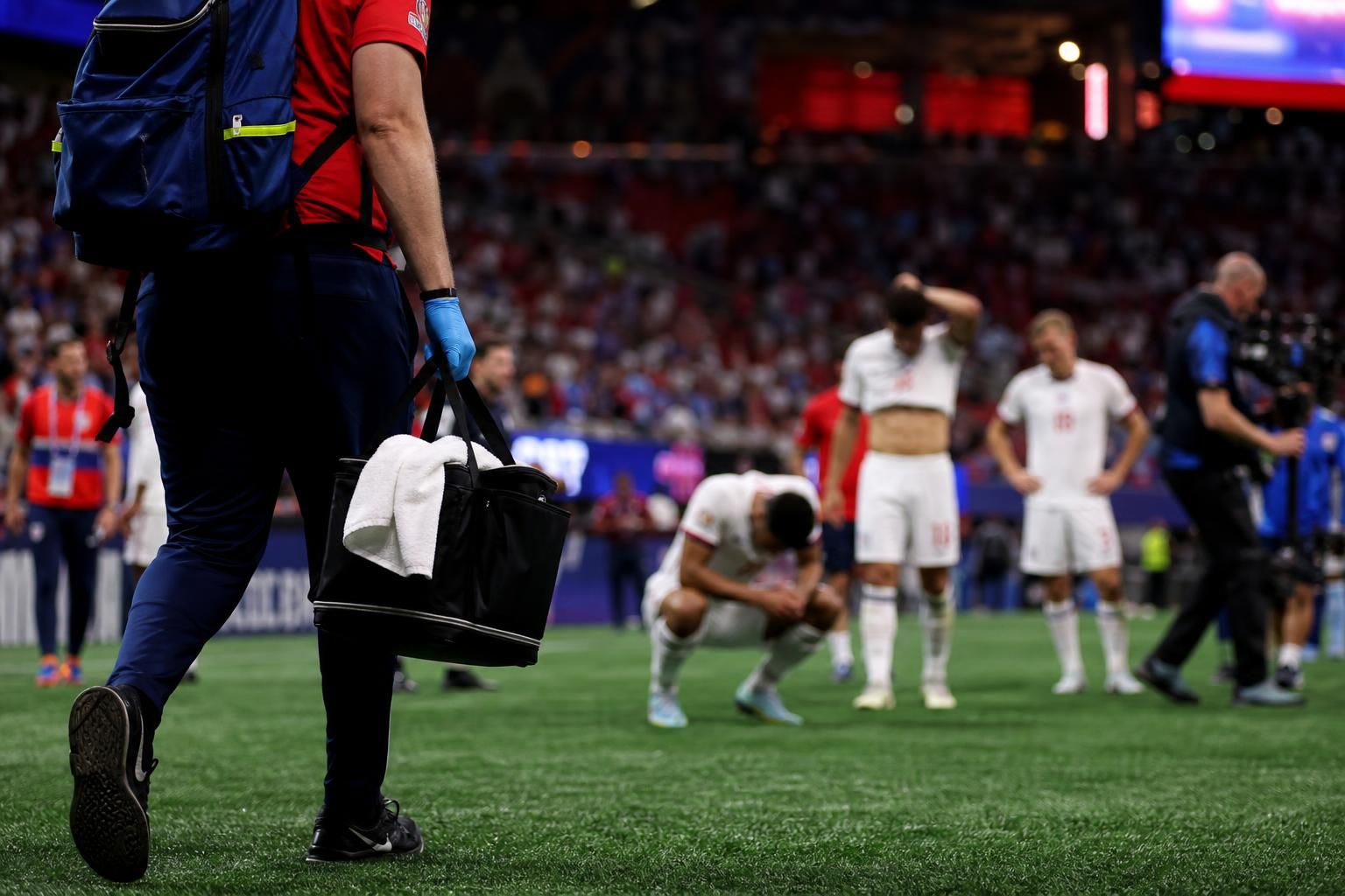 Christian Pulisic moest geblesseerd naar de kant tijdens het WK-duel tussen de Verenigde Staten en België.