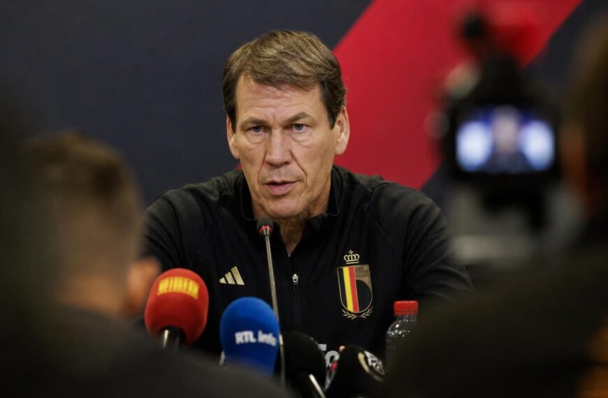Rudi Garcia spreekt de pers toe voor de WK-kwartfinale van de Rode Duivels tegen Spanje
