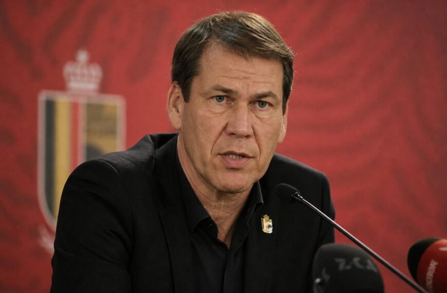 Rudi Garcia tijdens een gespannen persmoment bij de Rode Duivels