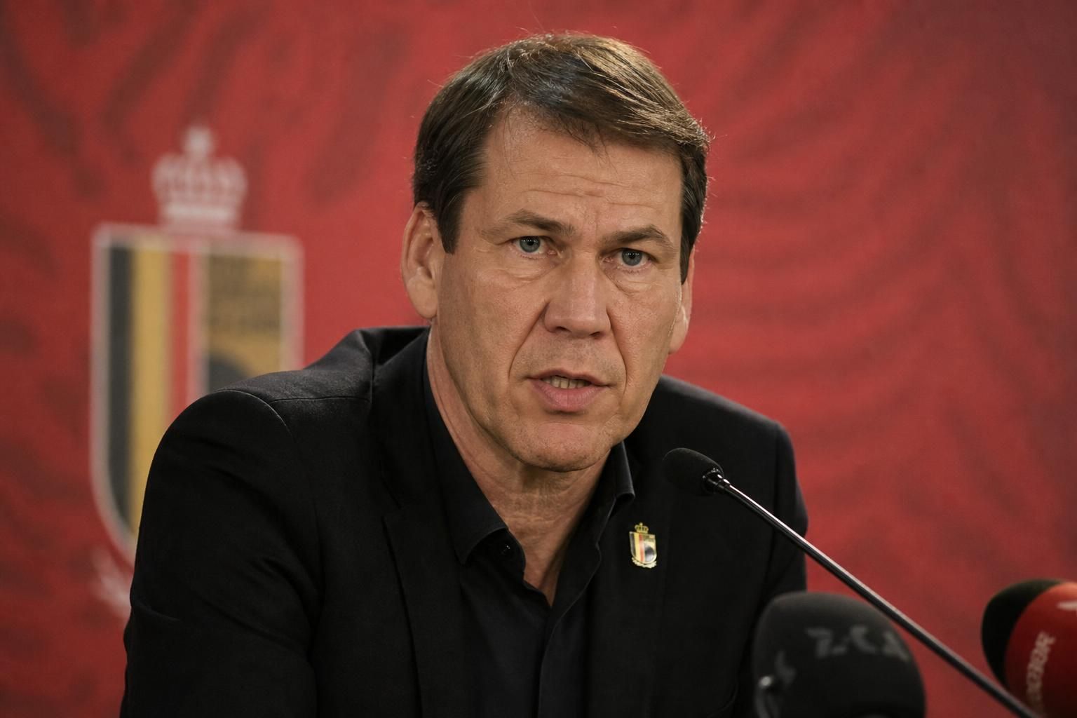 Rudi Garcia tijdens een gespannen persmoment bij de Rode Duivels