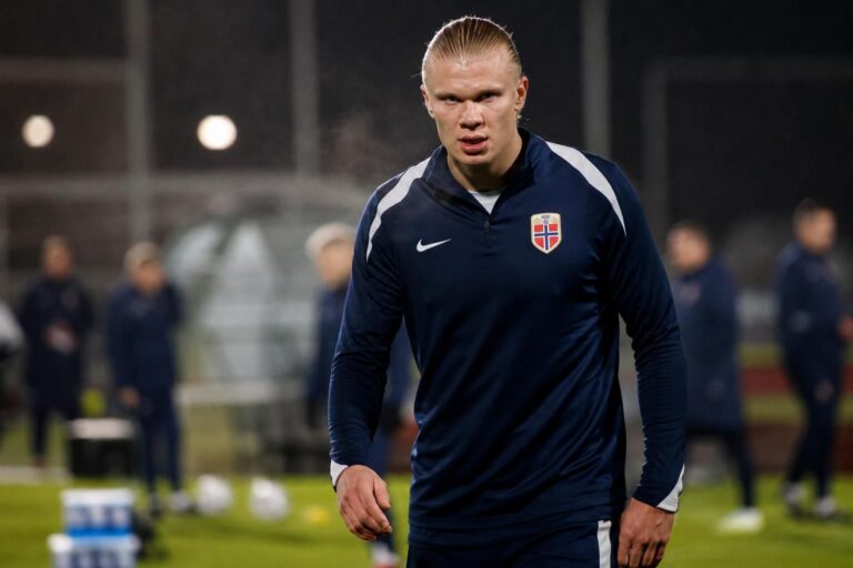 Erling Haaland tijdens een gespannen WK-voorbereiding met Noorwegen